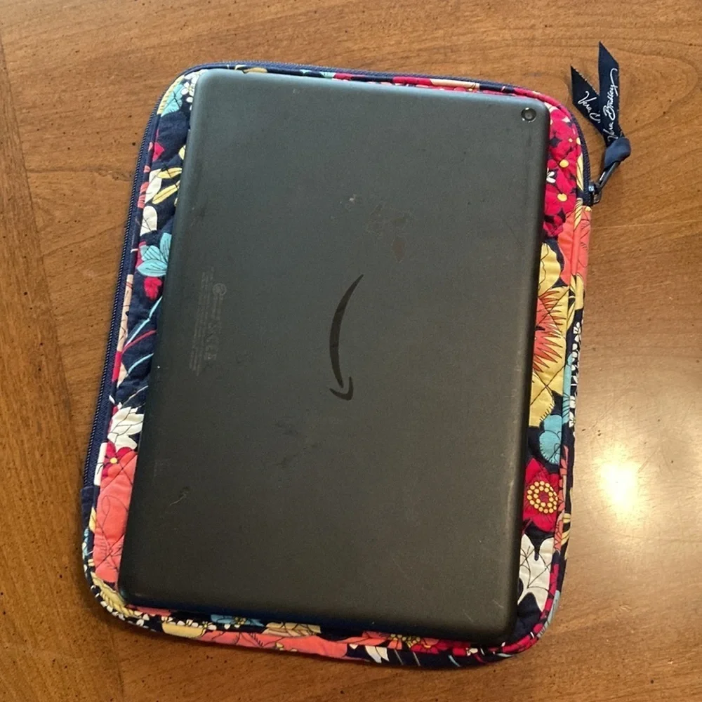 VERA BRADLEY Tablet Case - 10” x 8”